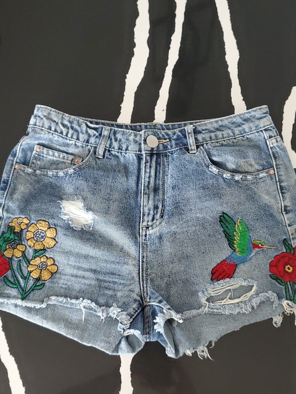 Dex Embroidered- Denim Shorts Sz.27
